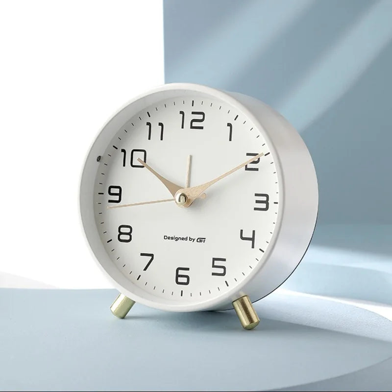 Scandinavian Silent Table Clock with Metal Frame and Analog Display