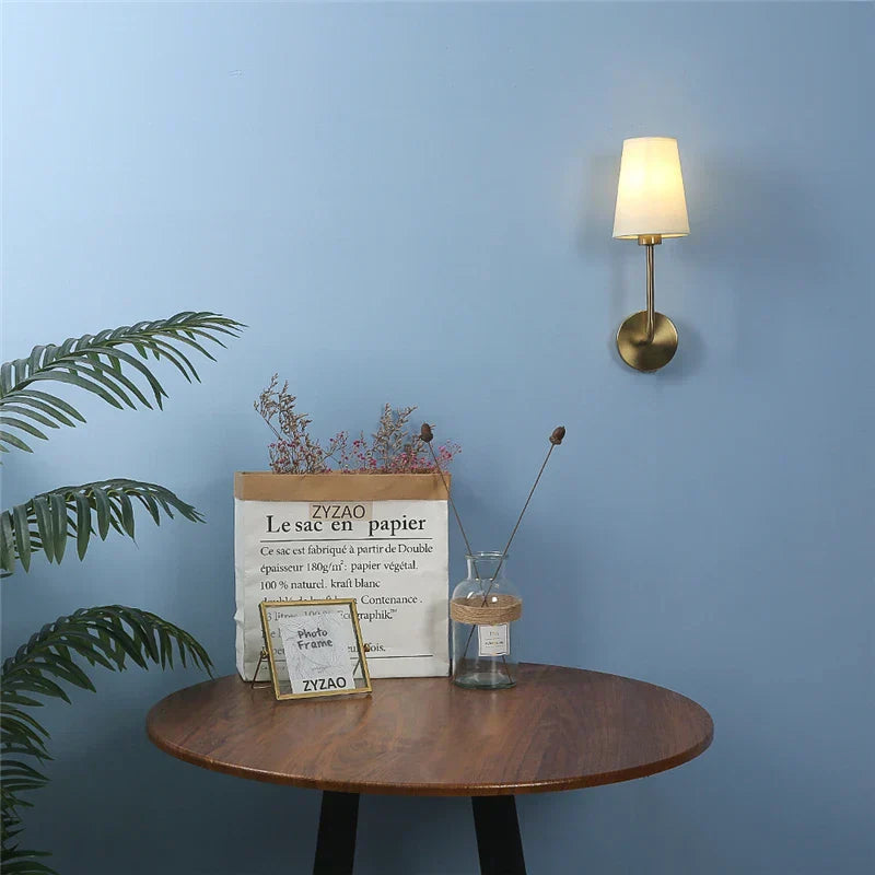 Linen Wall Sconce with Curved Arm – Minimalist Retro Fabric Light for Home Decor