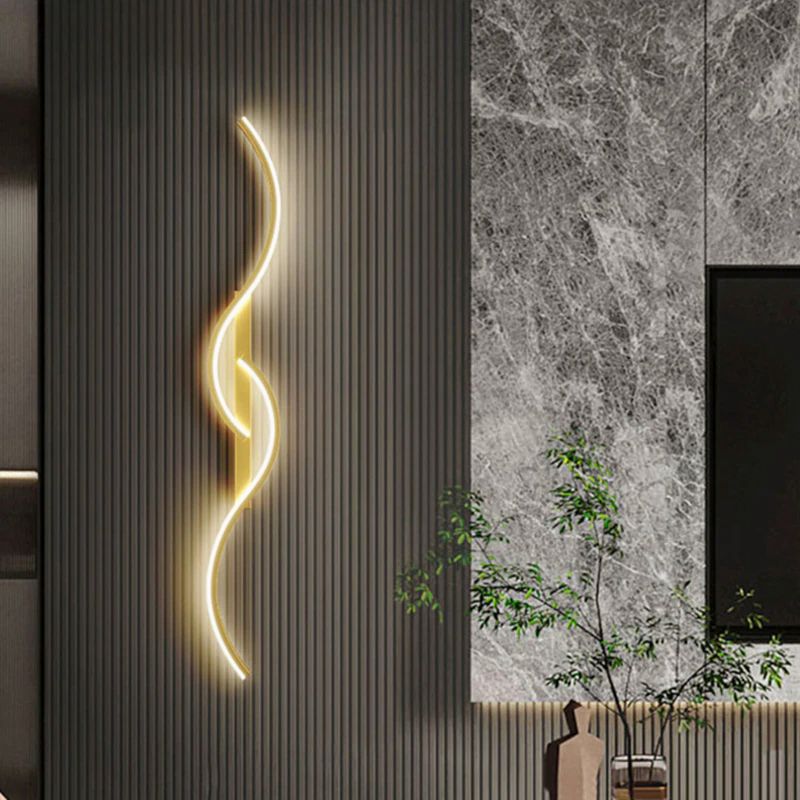 Modern LED Wall Sculpture Light – Minimalist Curved Design in Metal & Aluminium
