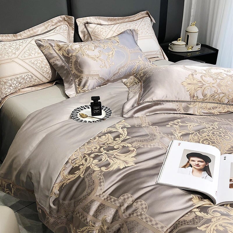 Duvet Cover Set | Egyptian Cotton & Satin | Intricate Damask Pattern | Bedroom Retreat