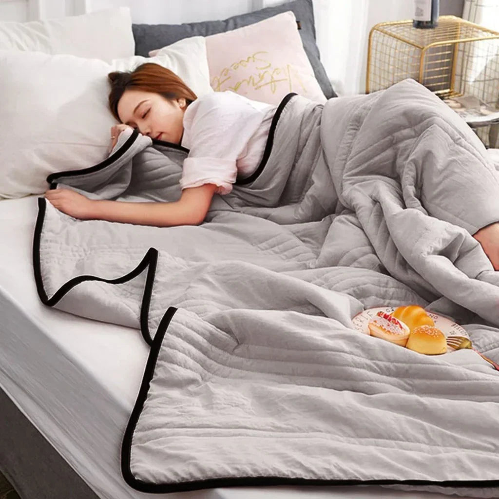 Breathable Summer Cooling Blanket - Quilted Bamboo-Cotton Comfort